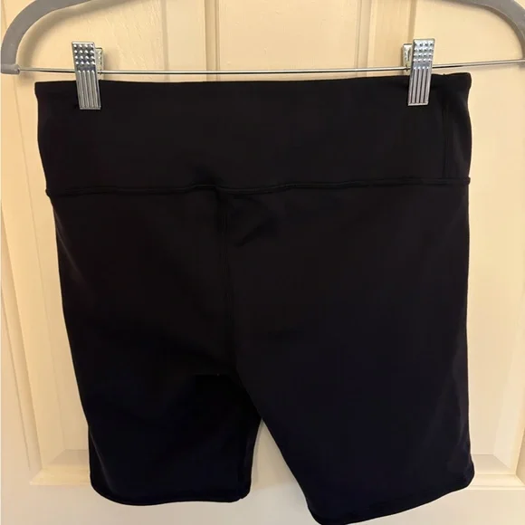 Alo Biker Shorts - Picture 2 of 3